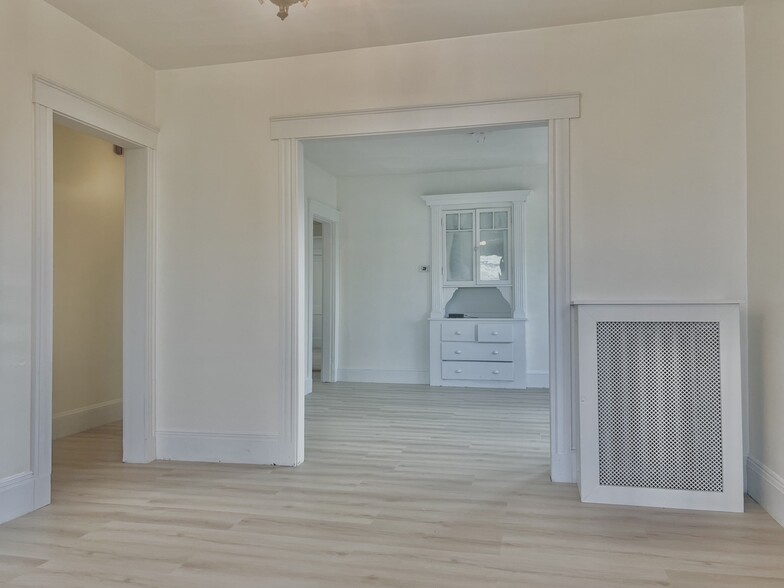 Building Photo - 5 Magnus Ave