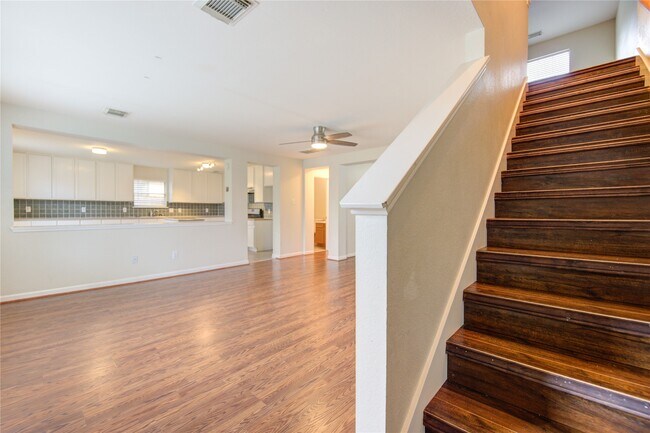 Building Photo - 15518 Miller House Ln