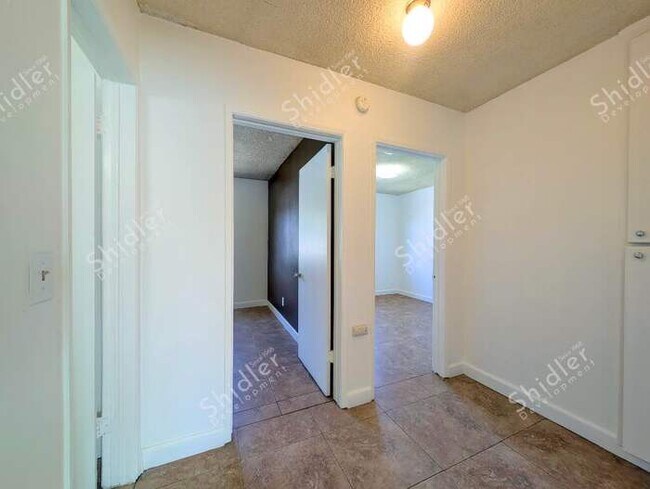 Building Photo - Upstairs 2 Bedroom 1 Bath with Massive Walk In Closet, Covered Gated Parking