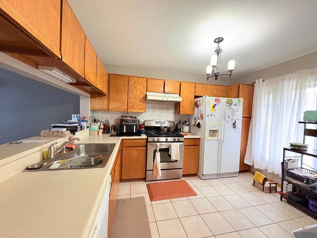 Building Photo - 393 Catbird Ln