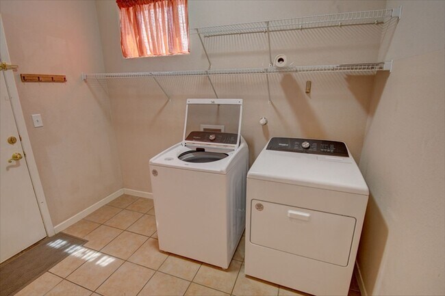 Building Photo - 4 Bedroom Home in Rio Rancho