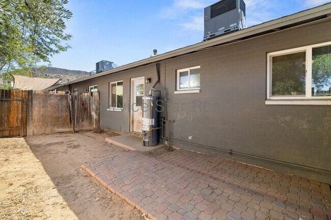 Building Photo - 1638 W Desert Cove Ave