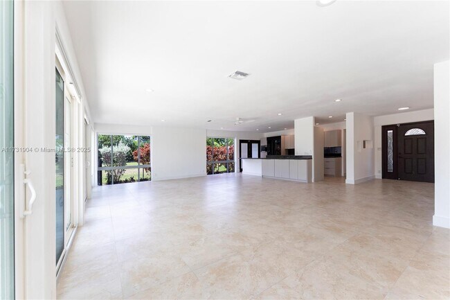 Building Photo - 636 Hibiscus Dr