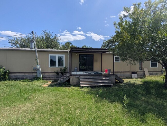 Building Photo - Remodeled 5 bed 3 bath Manufactured Home |...