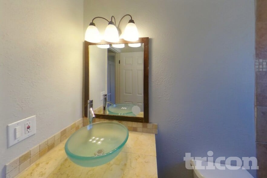 Building Photo - 2286 Farnsworth Dr