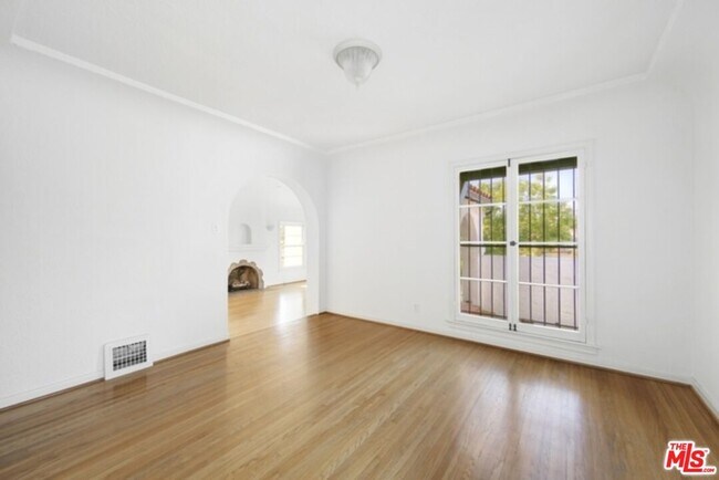 Building Photo - 2634 Lakewood Ave N