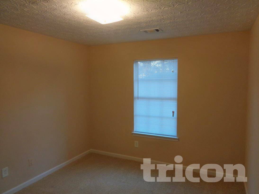 Building Photo - 613 Shadow Lake Dr