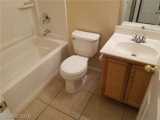 Building Photo - **$350 OFF 1ST MONTH RENT** Centennial Hil...