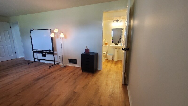 Building Photo - 977 Kyle Ave