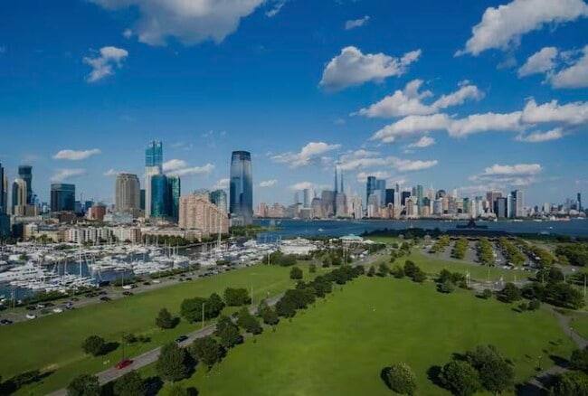 Building Photo - 298 4th St