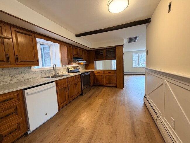 Building Photo - 2450 Foxon Rd