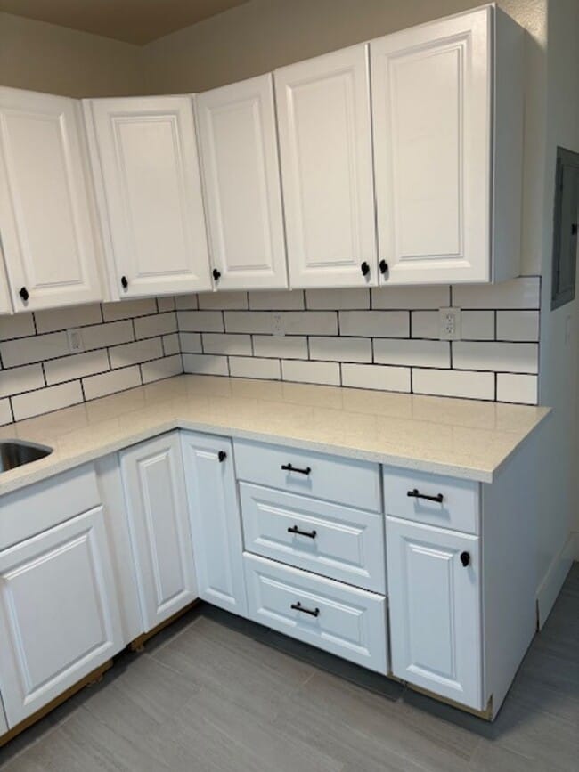 Building Photo - Renovated Studio Apartment for Lease in Va...