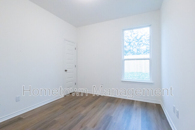 Building Photo - 2389 Lightfoot Ln
