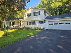Building Photo - 298 Willowen Dr