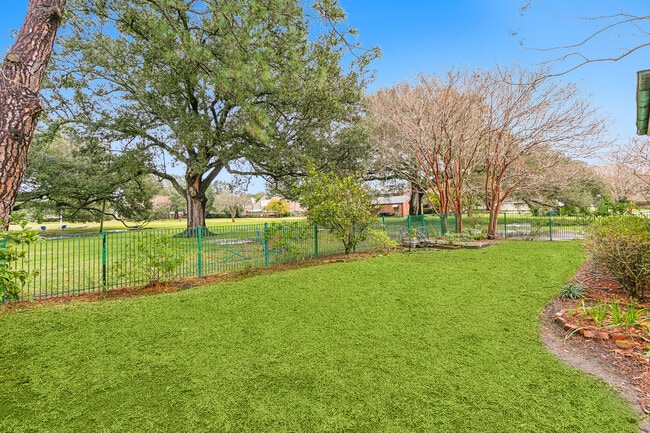 Building Photo - 523 Turquoise St