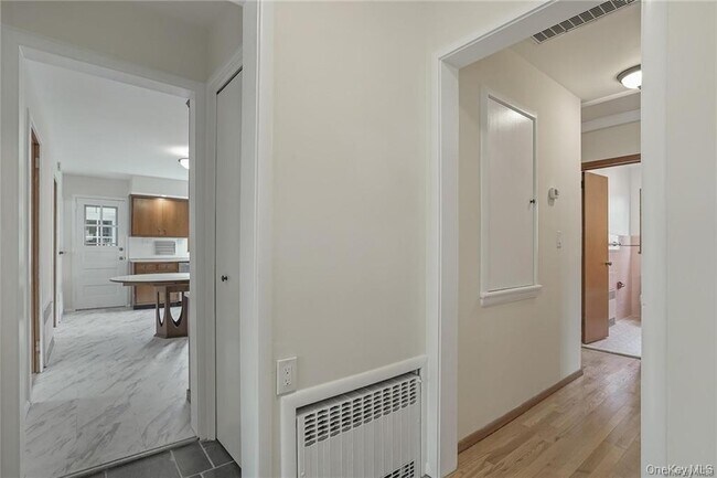 Building Photo - 17 Brookside Ave