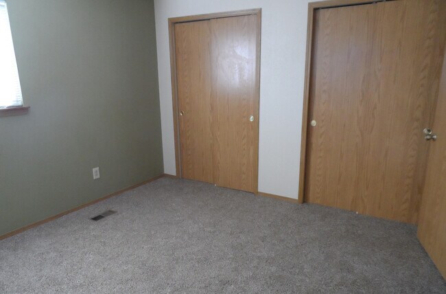 Building Photo - 7957 Lexington Park Dr