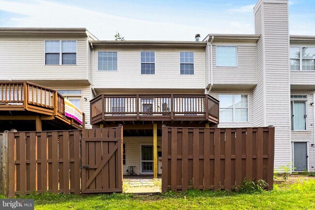 Building Photo - 14637 Stream Pond Dr