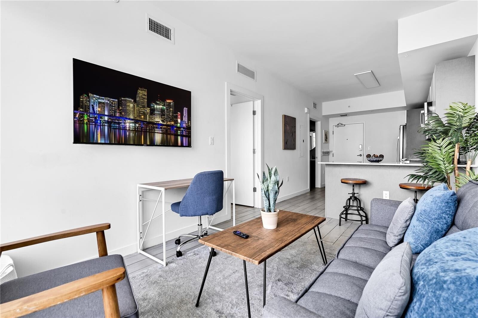 Building Photo - 321 NE 26th St