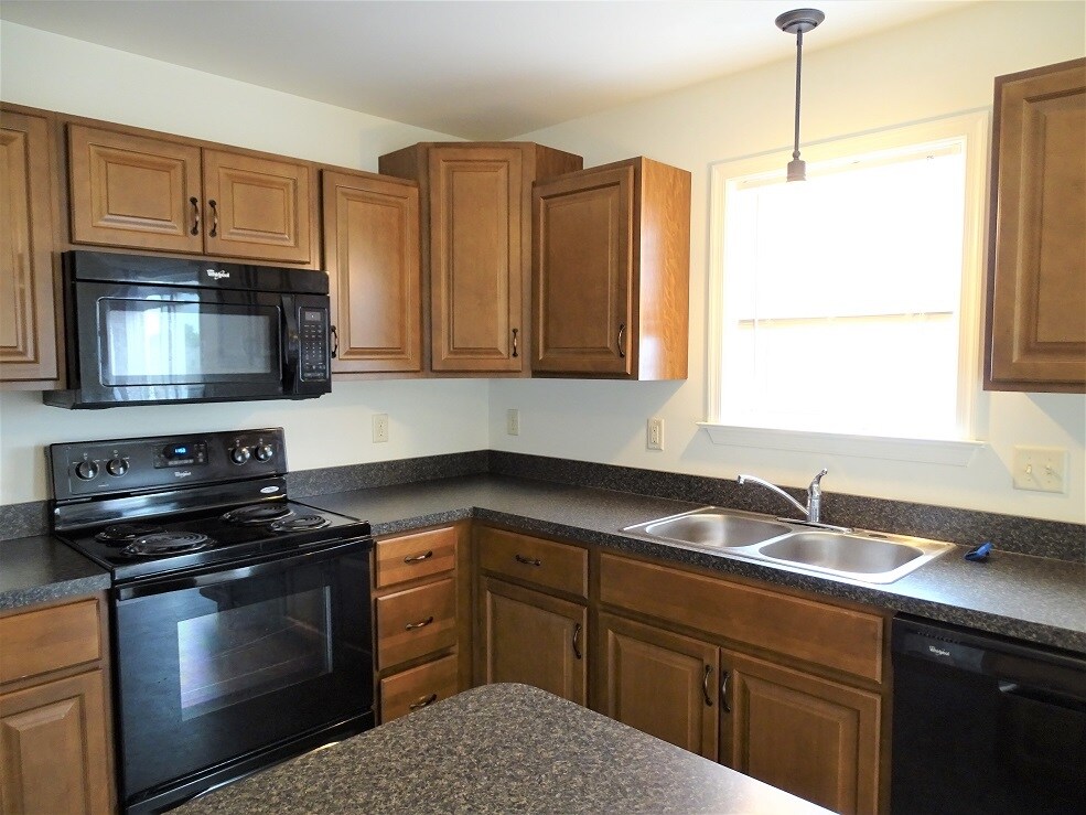 Building Photo - 247 Limestone Dr