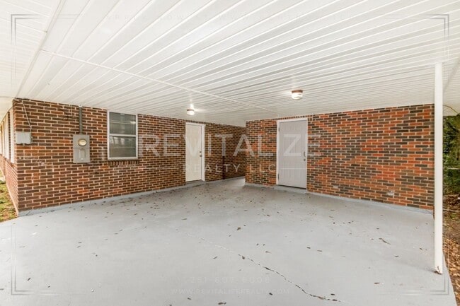 Building Photo - Newly Remodeled 4 Bed 1 Bath House in Mobile!!