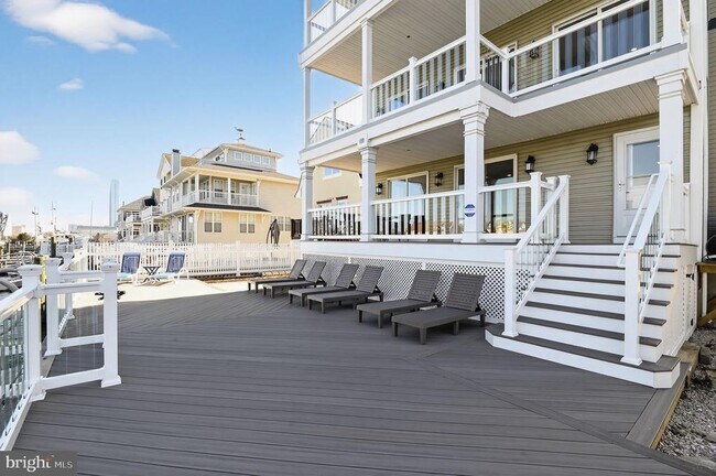 Building Photo - 739 N Massachusetts Ave