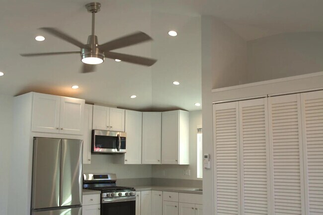 Building Photo - 5246 Canoga Ave