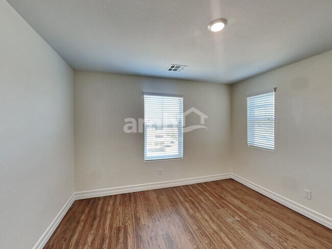 Building Photo - 960 Nero Ave