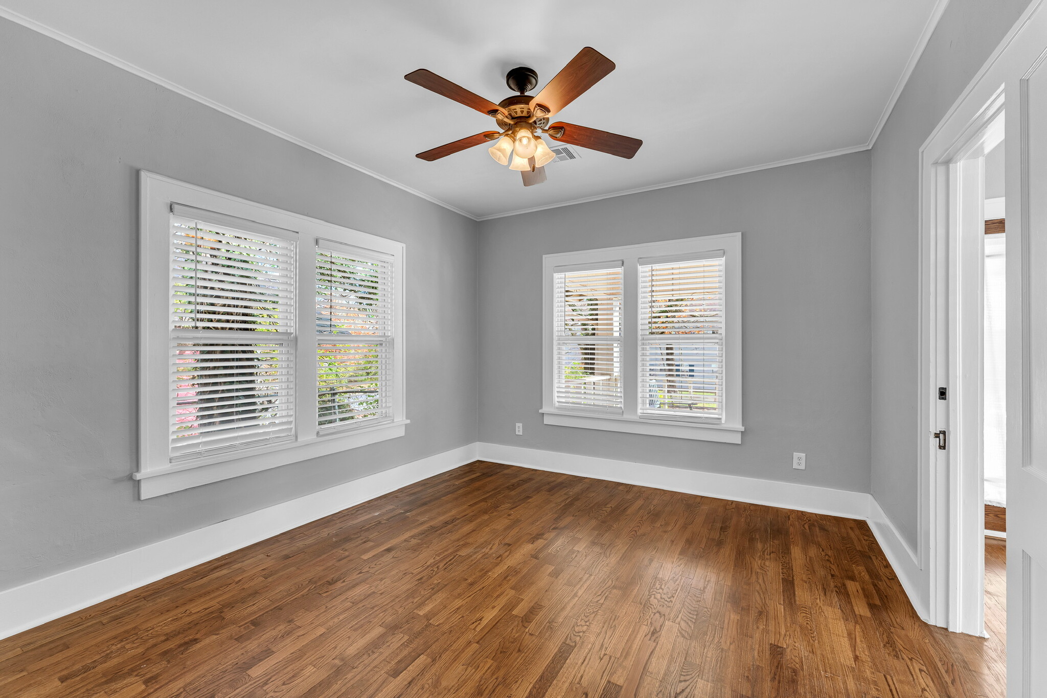 Building Photo - 811 N Lindell Ave