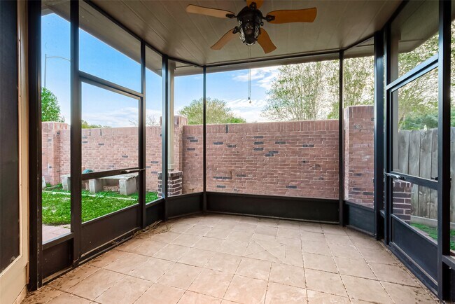 Building Photo - 643 Avery Dr