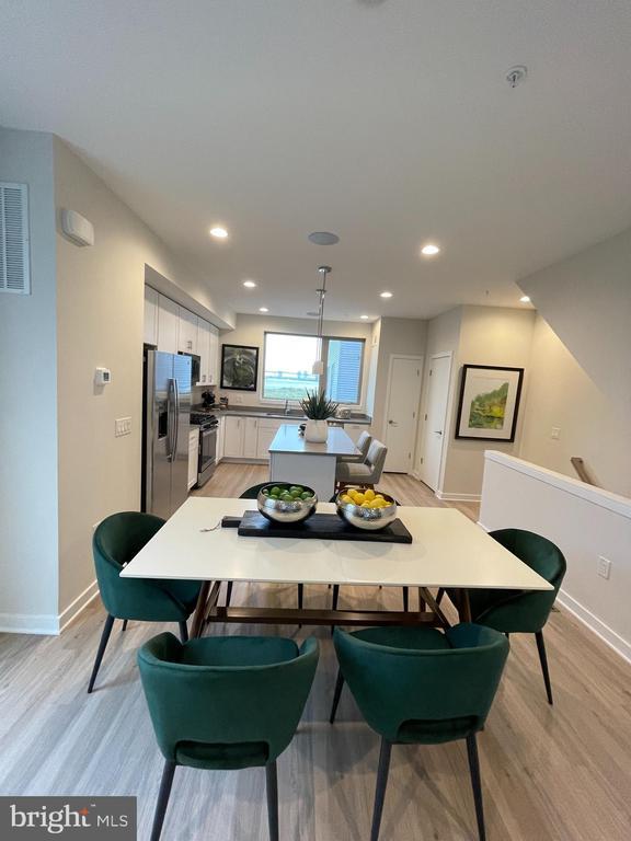 Building Photo - 3111 Beachview Ln