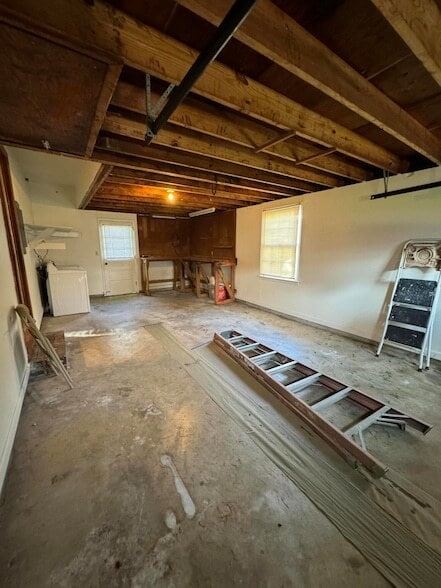 Building Photo - 4220 Oakridge Dr