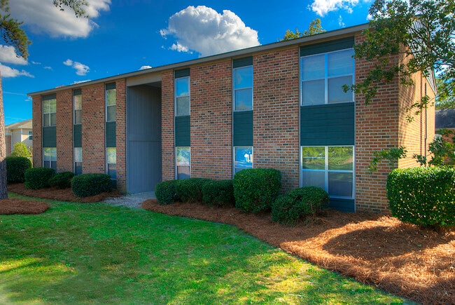 Building Photo - Springtree Apartments