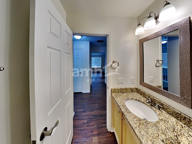 Building Photo - 5526 N Gibraltar St