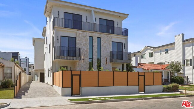 Building Photo - 10842 Peach Grove St