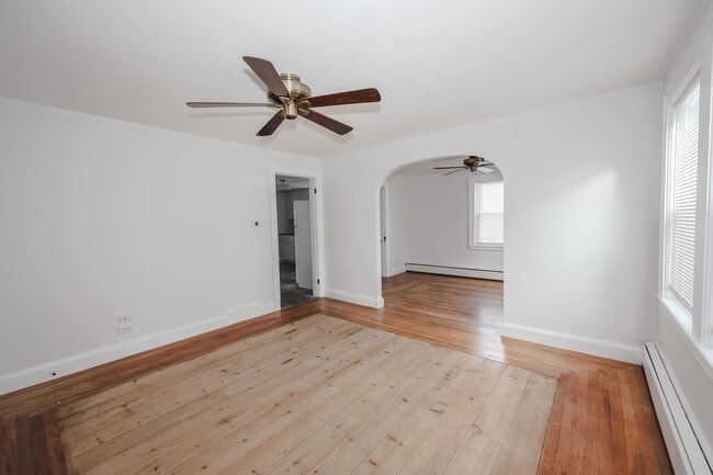 Building Photo - 154 Manning St