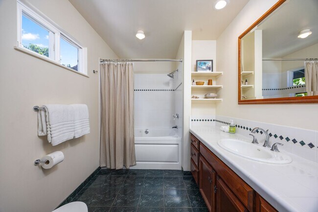 Building Photo - 59-535-535 Ke Iki Rd