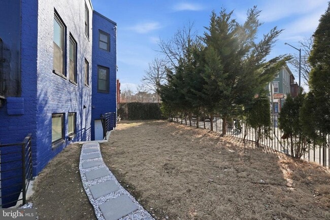 Building Photo - 718 Rhode Island Ave NW