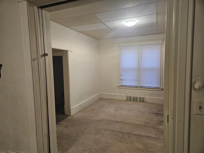 Building Photo - 220 N Prairie Ave