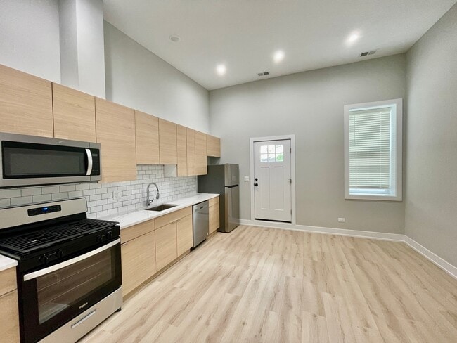 Primary Photo - 2158 W 18th St