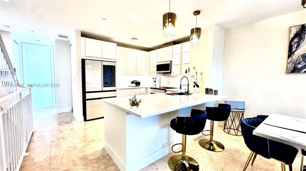 Building Photo - 814 NE 19th Ave