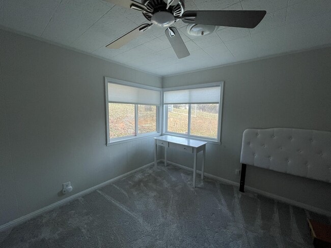 Building Photo - 5979 Meadow Ln