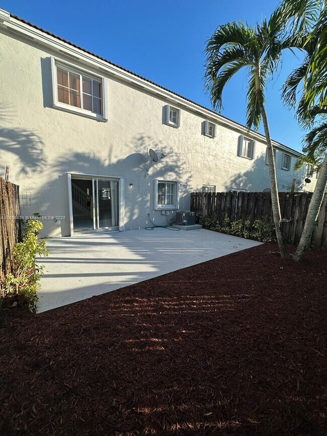 Building Photo - 14268 SW 126th Pl