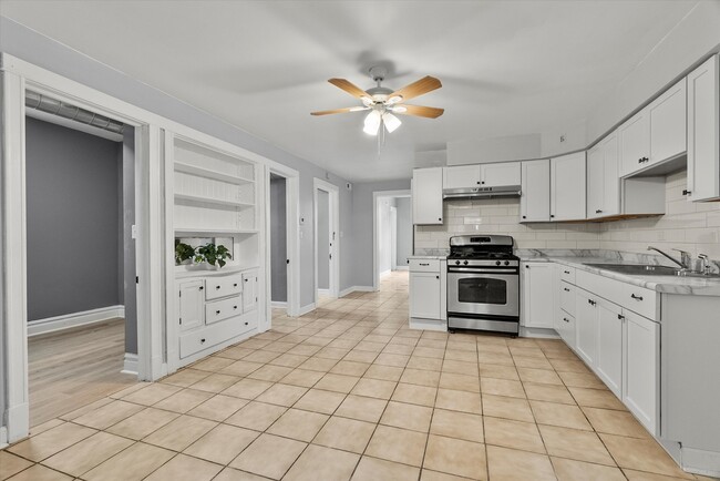Building Photo - 3029 W 39th Pl