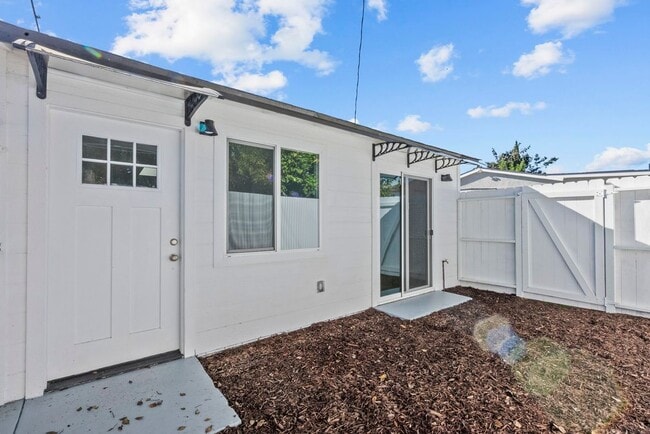 Building Photo - 3668 2nd Ave