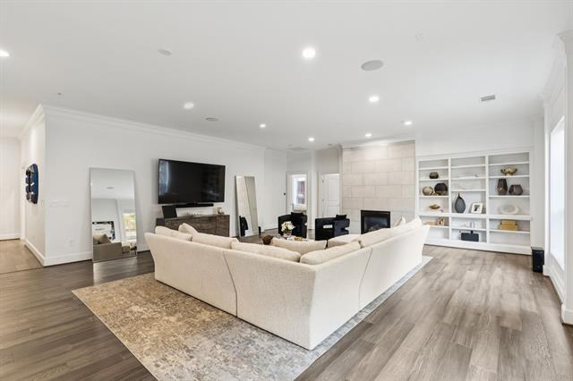 Building Photo - 6605 Bandera Ave