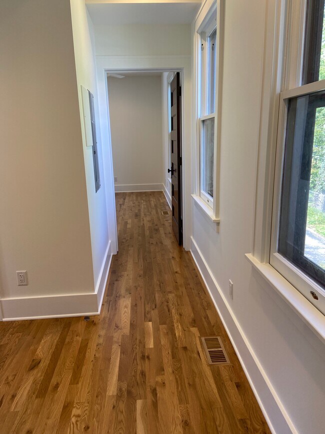 Building Photo - 237 Stuart Ave