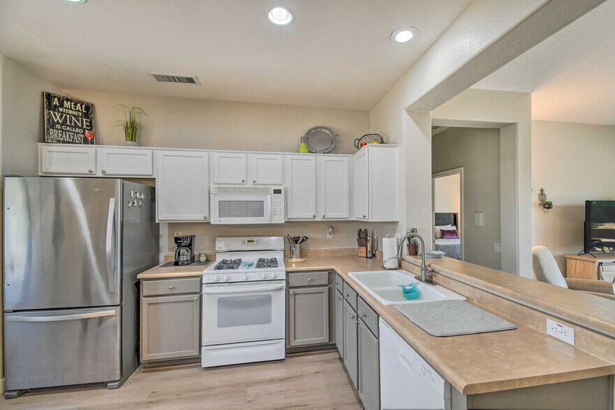 Building Photo - 15033 W Home Run Dr