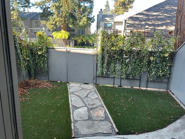 Building Photo - Welcome to your dream home in Hayward