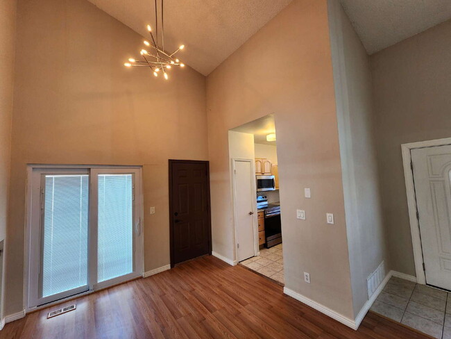 Building Photo - Beautiful 3 Bedroom Home In Great Neighborhood!